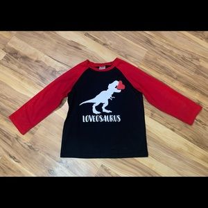 Boys size 5-6 Dinosaur/heart Valentine shirt EUC